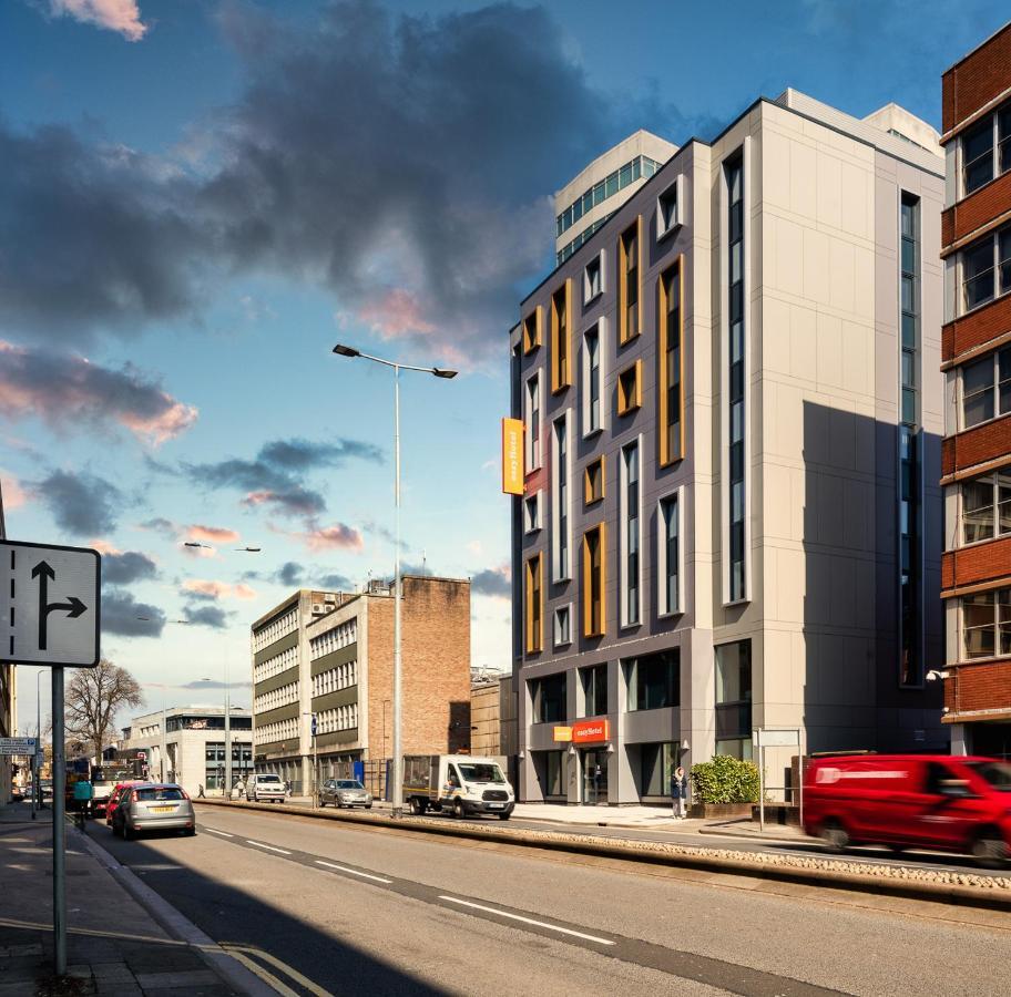 Easyhotel Cardiff Exterior photo