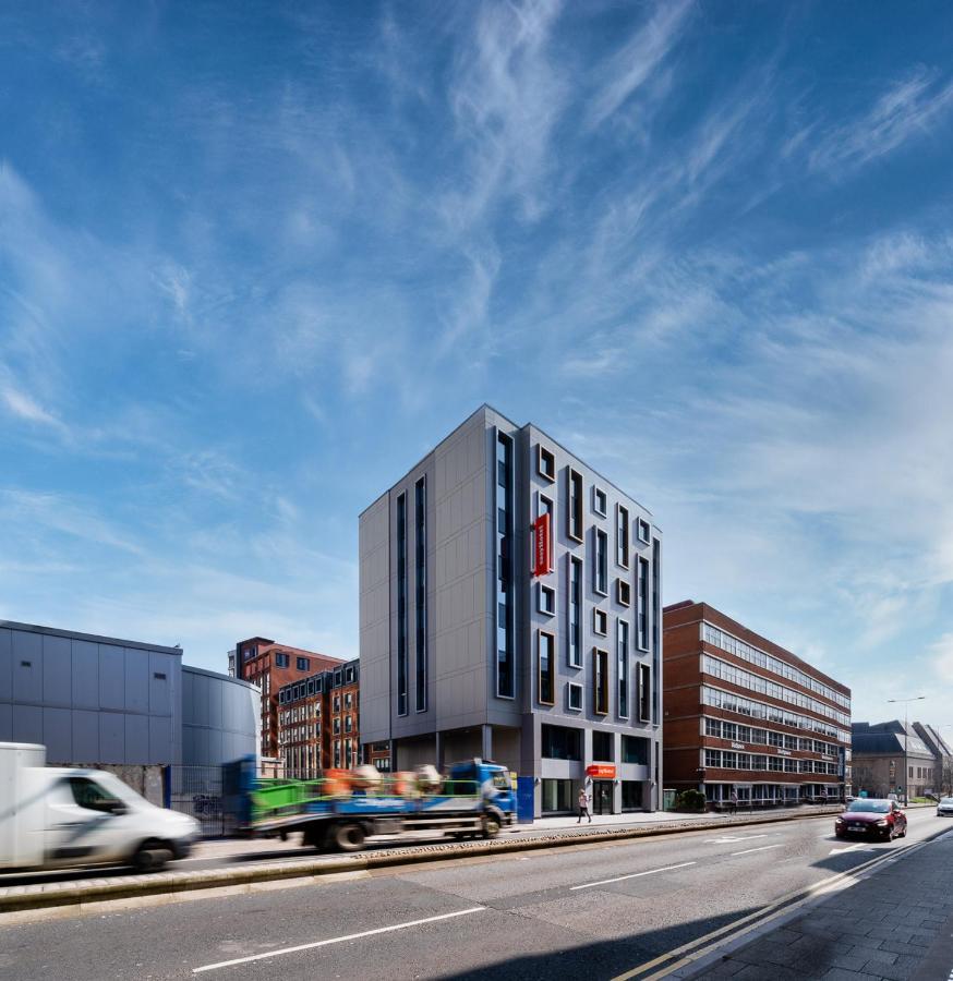 Easyhotel Cardiff Exterior photo